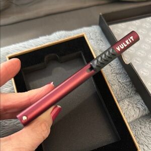 Vulkit Red Card Holder